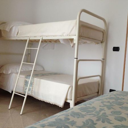 Aloe Beach Apartments, Ombrellone, Parcheggio E Uso Di Biciclette Gratis Rimini Exterior photo