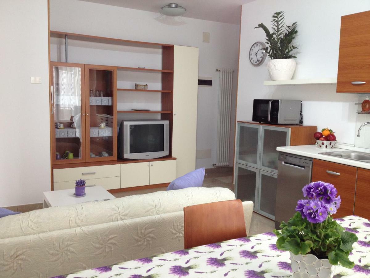 Aloe Beach Apartments, Ombrellone, Parcheggio E Uso Di Biciclette Gratis Rimini Exterior photo