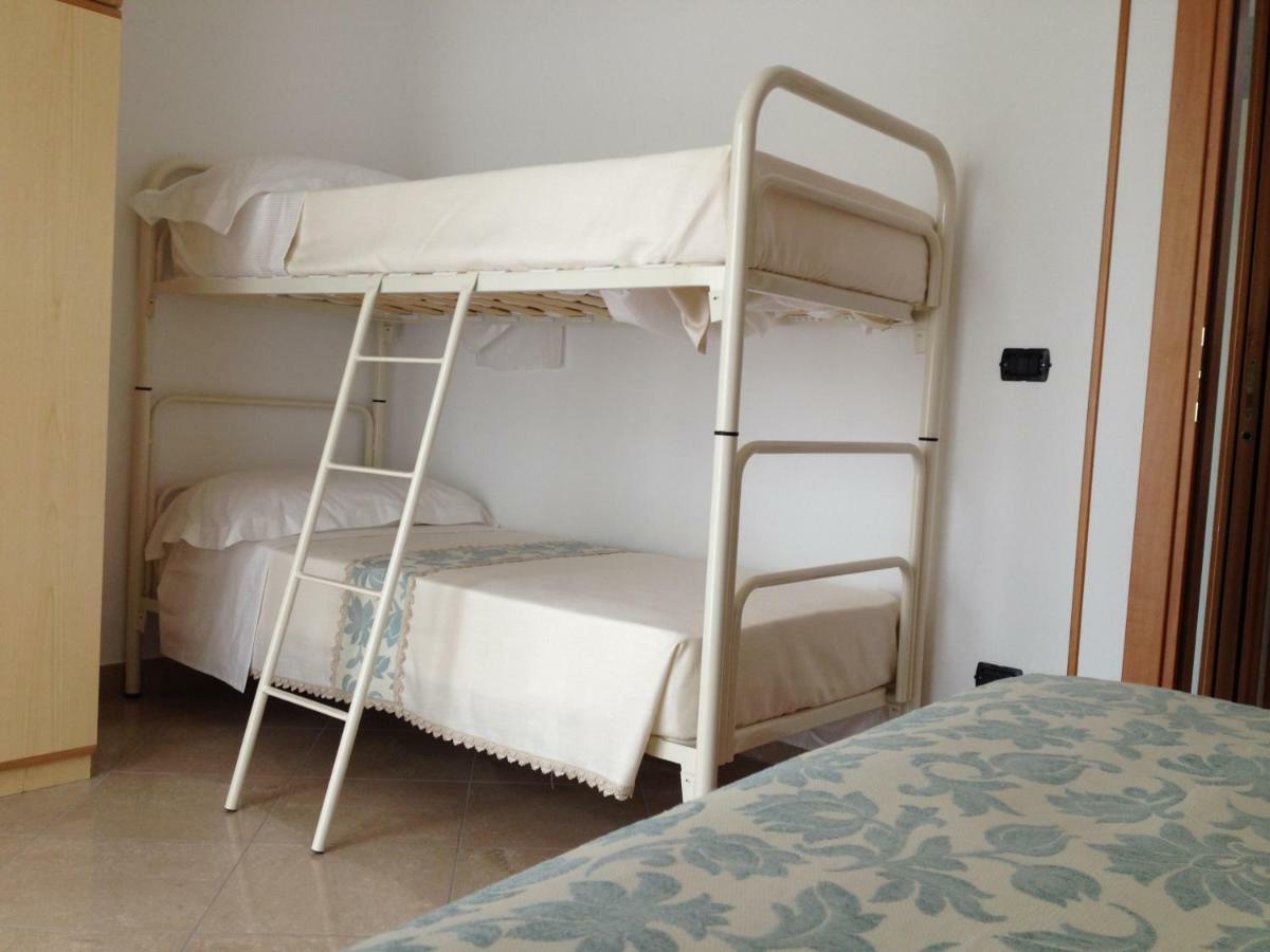 Aloe Beach Apartments, Ombrellone, Parcheggio E Uso Di Biciclette Gratis Rimini Exterior photo